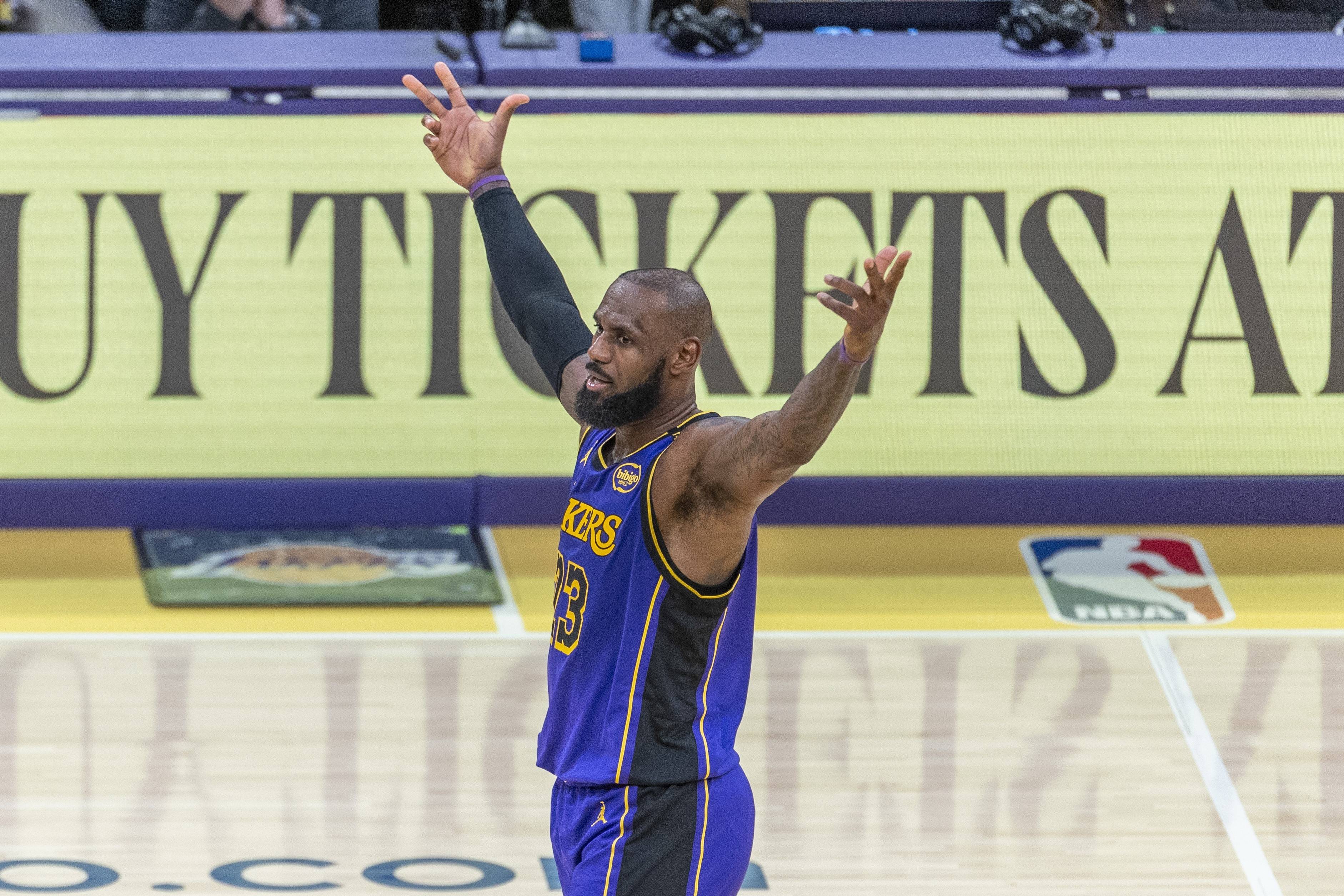 关于浓眉哥重要时刻出色防守，DWG带队取胜！的信息AYX官方入口