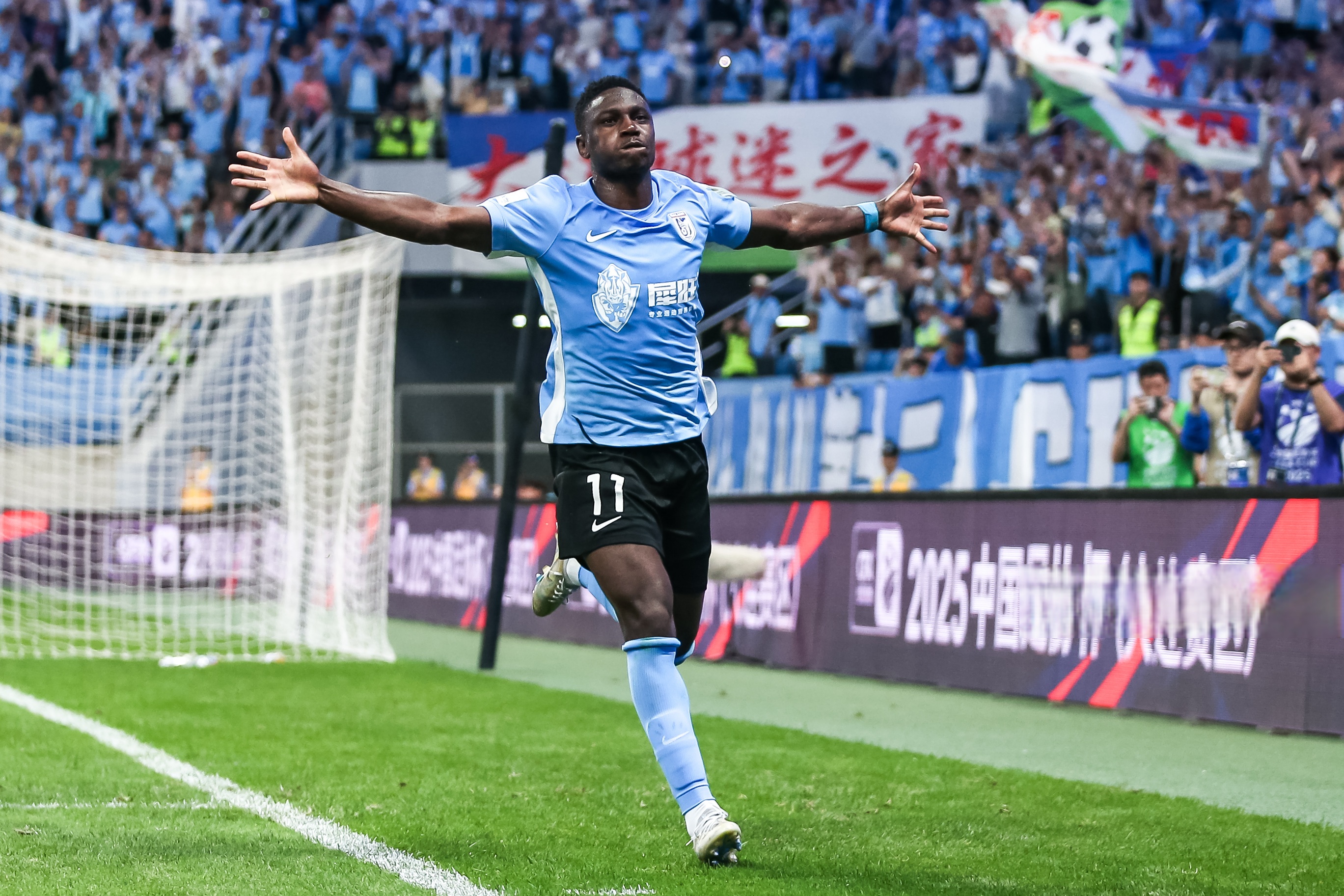 包含赛地聚焦：法甲今晨热度飙升，山东男篮防线松动，赛场秩序良好，控场能力受关注的词条爱游戏体育