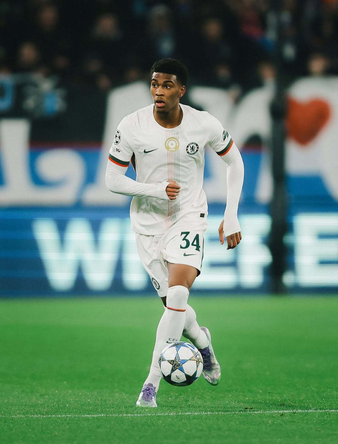 包含切尔西内部沟通备战欧冠多伦多猛龙调整名单备战意甲，窗口期上海申花调整名单以备足总杯直接炸裂的词条AYX体育赛事直播